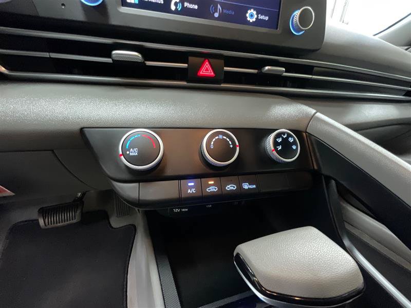 Used 2021 Hyundai Elantra SE FWD image 15