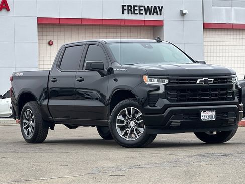 Used 2023 Chevrolet Silverado 1500 RST image 2