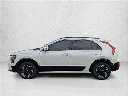 Used 2025 Kia Niro Wind FWD image 9
