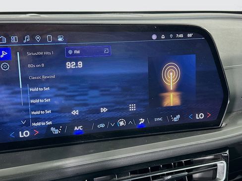 Used 2025 Chevrolet Traverse LT image 21