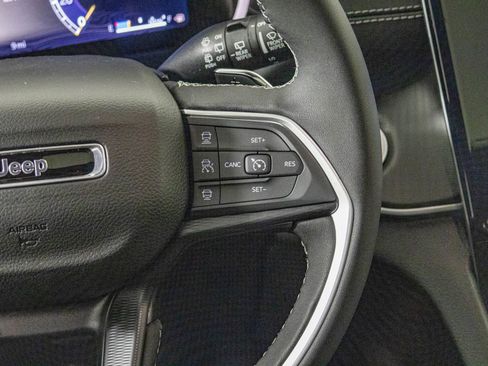 New 2025 Jeep Grand Cherokee L Altitude image 32