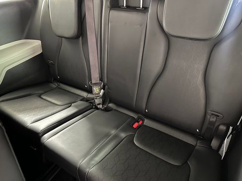 Used 2023 Kia Carnival LX FWD image 26