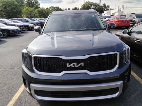 Used 2024 Kia Telluride EX w/ EX Captain's Chair Package AWD/4WD image 7