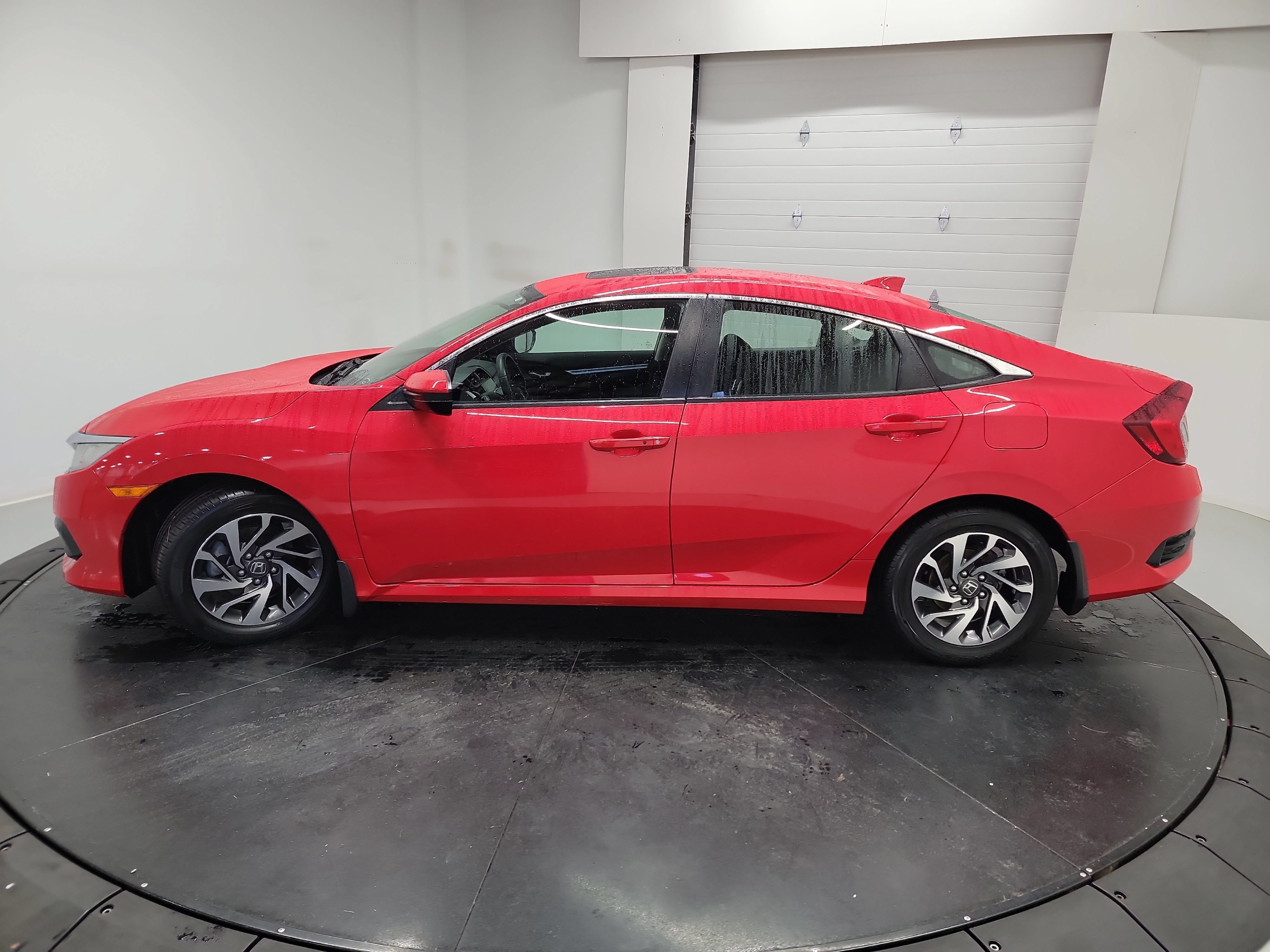 Used 2018 Honda Civic EX image 4
