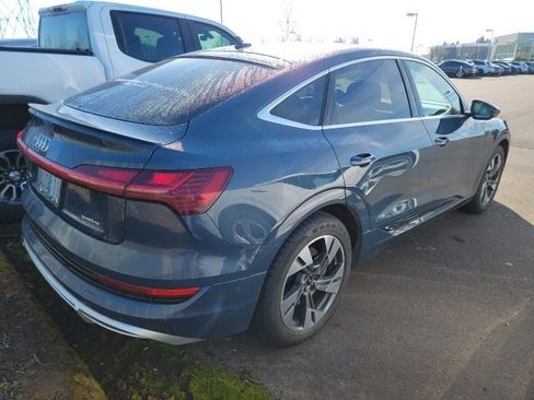 Used 2022 Audi e-tron Premium Plus w/ Premium Plus Package image 2