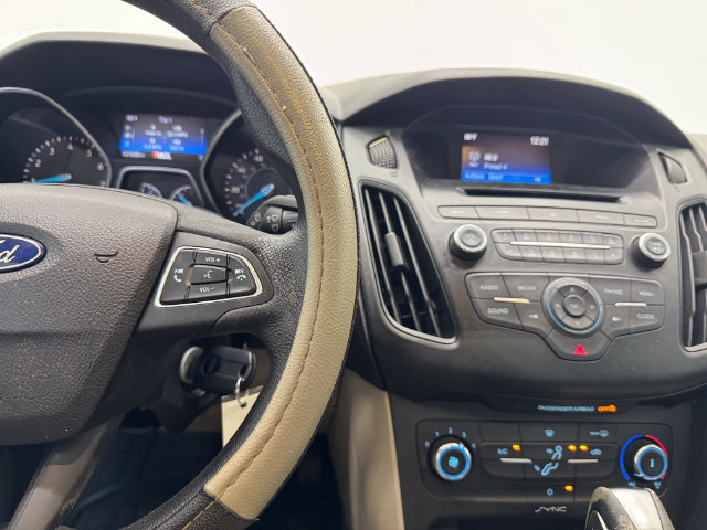 Used 2015 Ford Focus SE FWD image 20