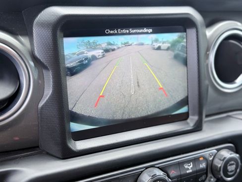 Used 2019 Jeep Wrangler Unlimited Sahara AWD/4WD image 14