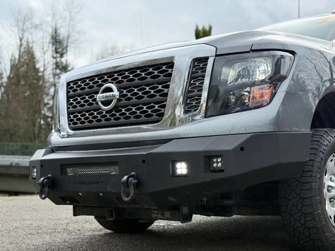 Used 2018 Nissan Titan SV image 12