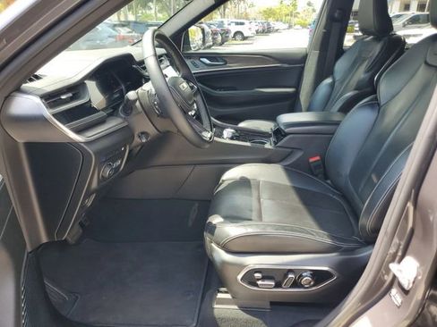 Used 2022 Jeep Grand Cherokee Overland w/ Advanced Protech Group III image 18