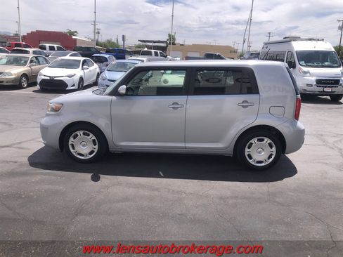 Used 2010 Scion xB FWD image 5
