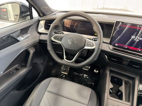 New 2026 Volkswagen Tiguan SE R-Line FWD image 27