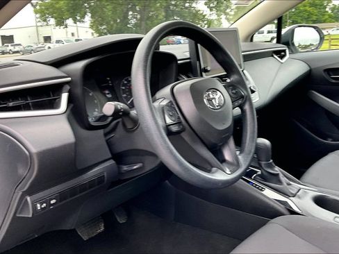 Used 2025 Toyota Corolla LE FWD image 13