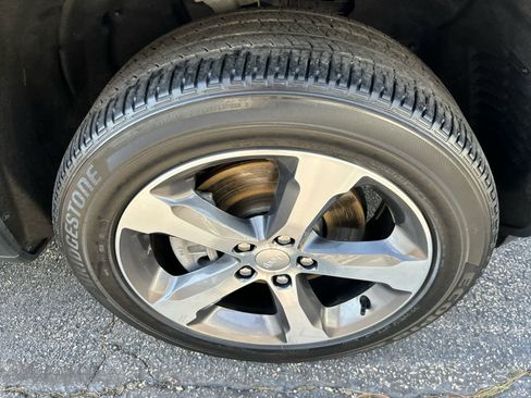 Used 2023 Jeep Grand Cherokee L Limited w/ Luxury Tech Group II AWD/4WD image 10