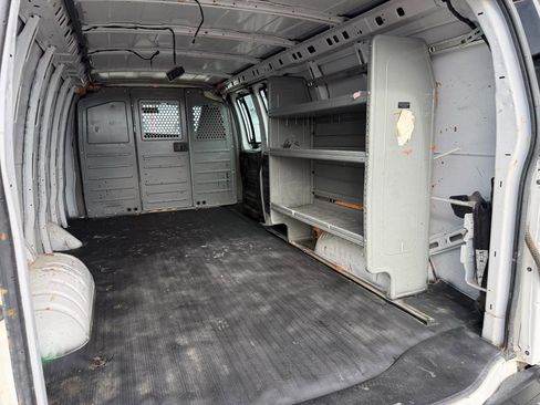 Used 2018 Chevrolet Express 2500 Extended w/ Driver Convenience Package image 23