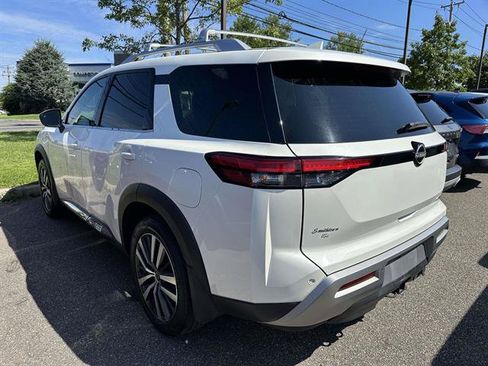 Used 2022 Nissan Pathfinder Platinum AWD/4WD image 23