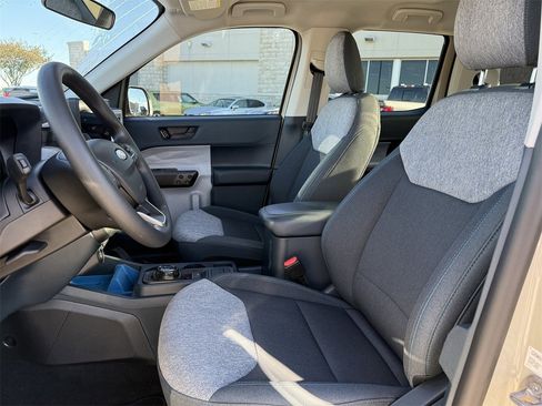 Certified 2025 Ford Maverick XLT image 23