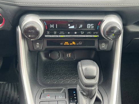 Used 2024 Toyota RAV4 XLE image 31