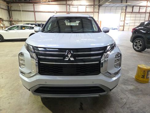 Used 2025 Mitsubishi Outlander SE image 8
