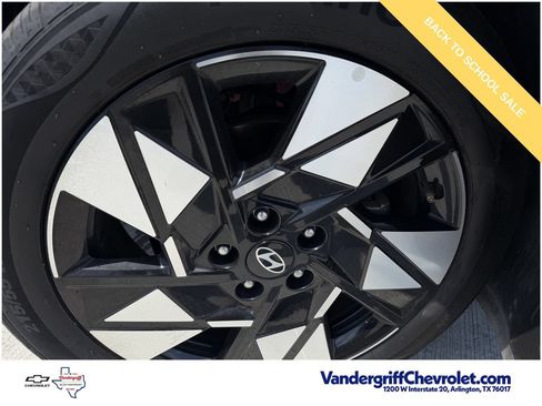 Used 2025 Hyundai Kona SEL FWD image 9