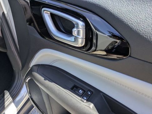 Used 2025 Jeep Compass Limited image 30