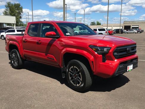Used 2025 Toyota Tacoma SR5 AWD/4WD image 9