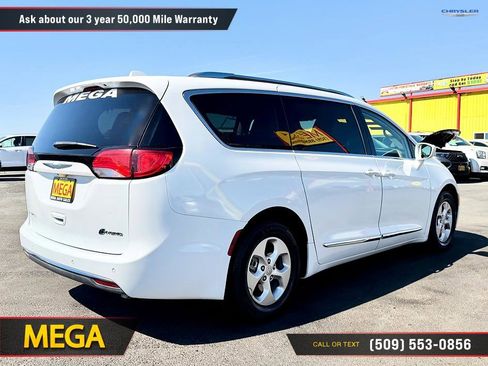 Used 2018 Chrysler Pacifica Touring-L FWD image 12