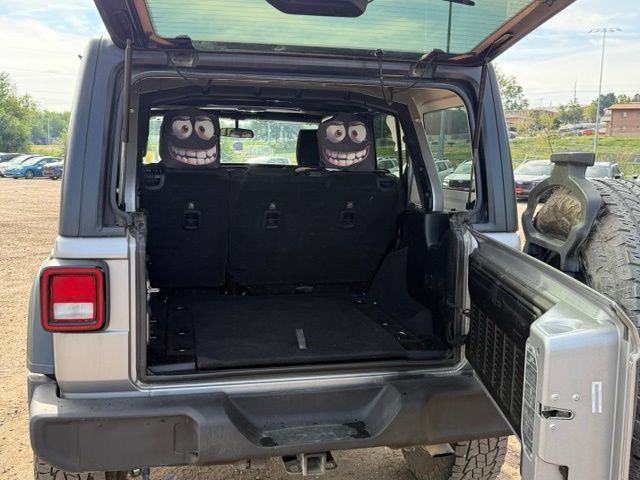 Used 2018 Jeep Wrangler Unlimited Sport S AWD/4WD image 13