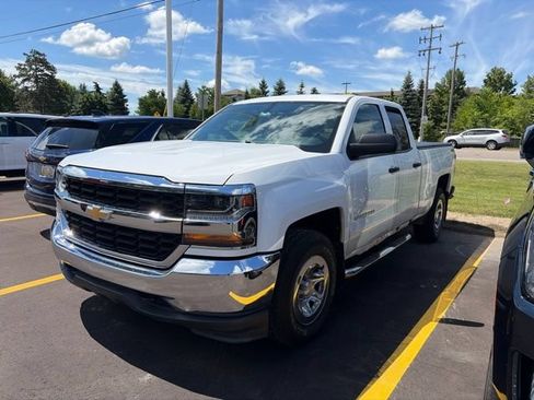 Used 2017 Chevrolet Silverado 1500 W/T w/ WT Convenience Package AWD/4WD image 4