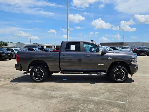 Used 2025 RAM 2500 Laramie AWD/4WD image 2