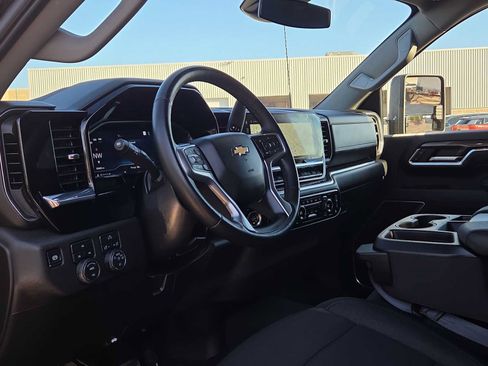Used 2025 Chevrolet Silverado 2500 LT AWD/4WD image 10