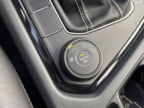 New 2026 Volkswagen Taos SEL image 18