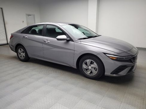 Used 2025 Hyundai Elantra SE w/ Cargo Package FWD image 11