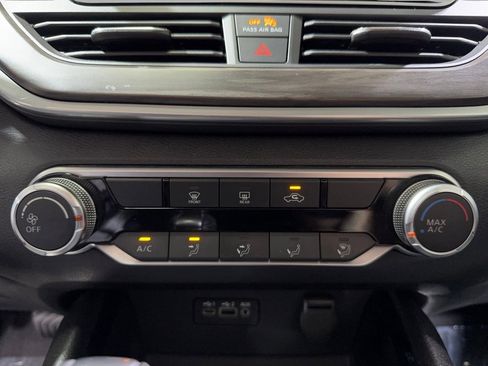 Used 2024 Nissan Altima 2.5 SV image 16