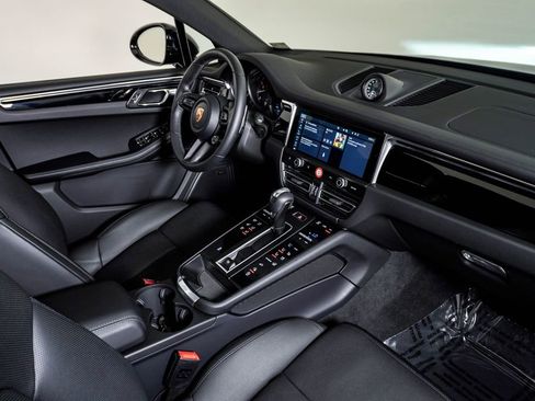 Certified 2026 Porsche Macan AWD/4WD image 14