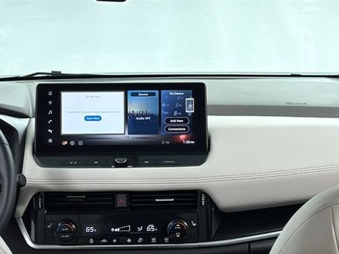 Used 2025 Nissan Rogue SL image 17