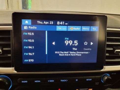 Used 2025 Hyundai Venue SEL FWD image 13