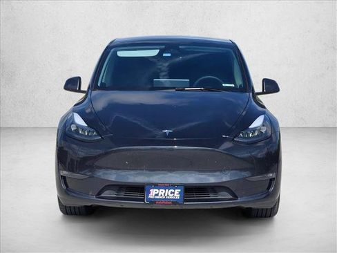 Used 2025 Tesla Model Y Long Range AWD/4WD image 2