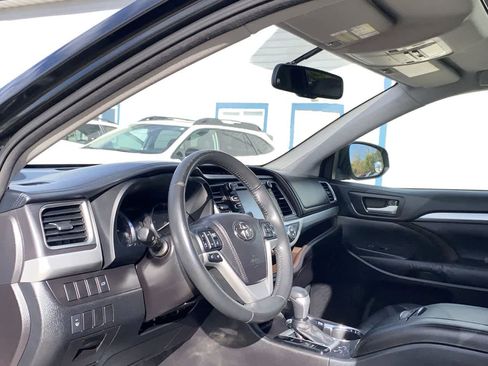 Used 2015 Toyota Highlander XLE image 2