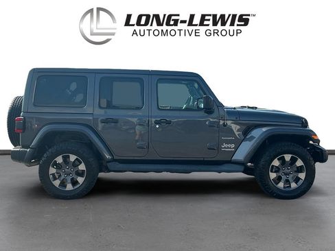 Used 2018 Jeep Wrangler Unlimited Sahara AWD/4WD image 8