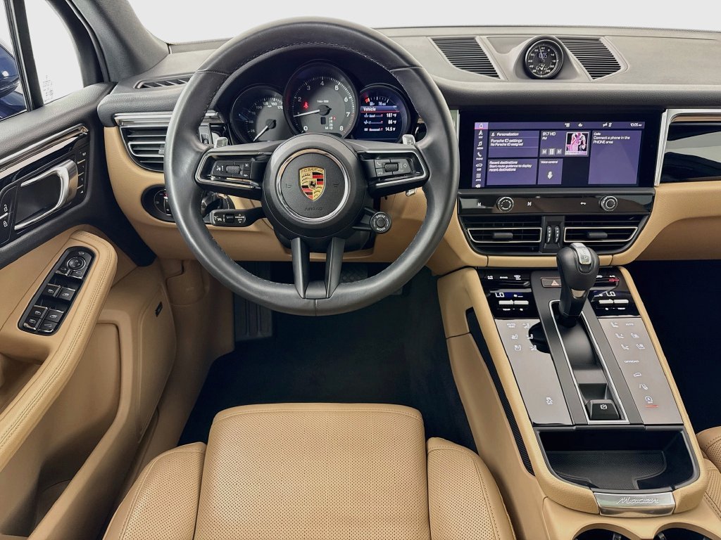 Certified 2025 Porsche Macan AWD/4WD image 25
