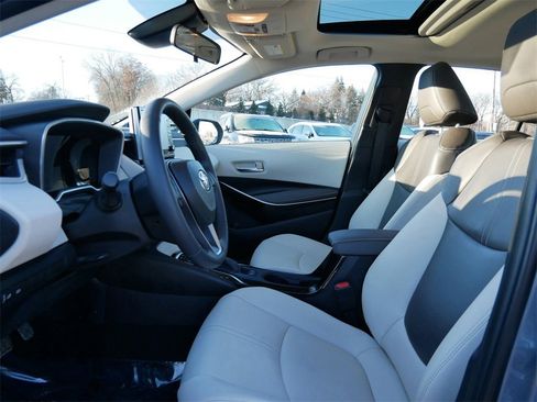 Used 2022 Toyota Corolla XLE image 8