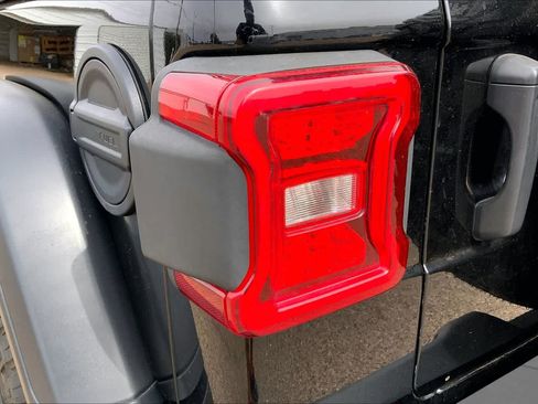 Used 2021 Jeep Wrangler Unlimited Rubicon AWD/4WD image 42