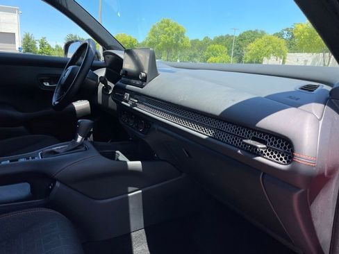 Certified 2025 Honda HR-V Sport image 33