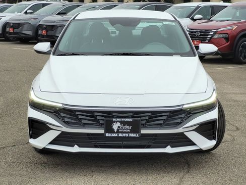 New 2026 Hyundai Elantra SE image 2