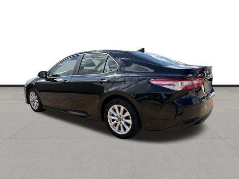 Used 2020 Toyota Camry LE FWD image 3