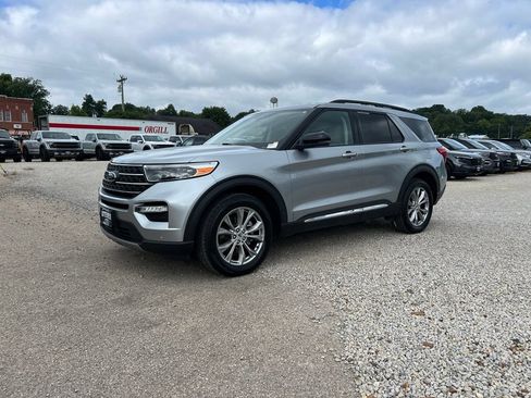 Used 2023 Ford Explorer XLT w/ Equipment Group 202A AWD/4WD image 4