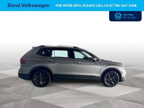 Certified 2024 Volkswagen Tiguan SE w/ Panoramic Sunroof Package FWD image 9