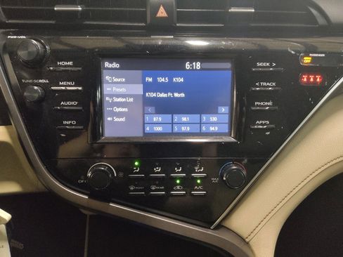 Used 2018 Toyota Camry LE FWD image 25