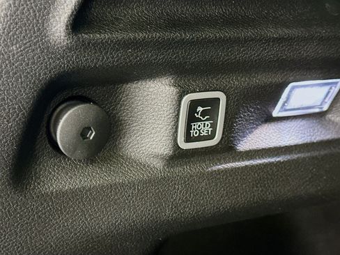 Used 2023 Jeep Grand Cherokee L Laredo AWD/4WD image 31