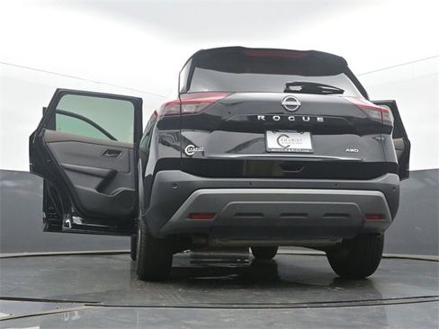 Used 2023 Nissan Rogue S image 60